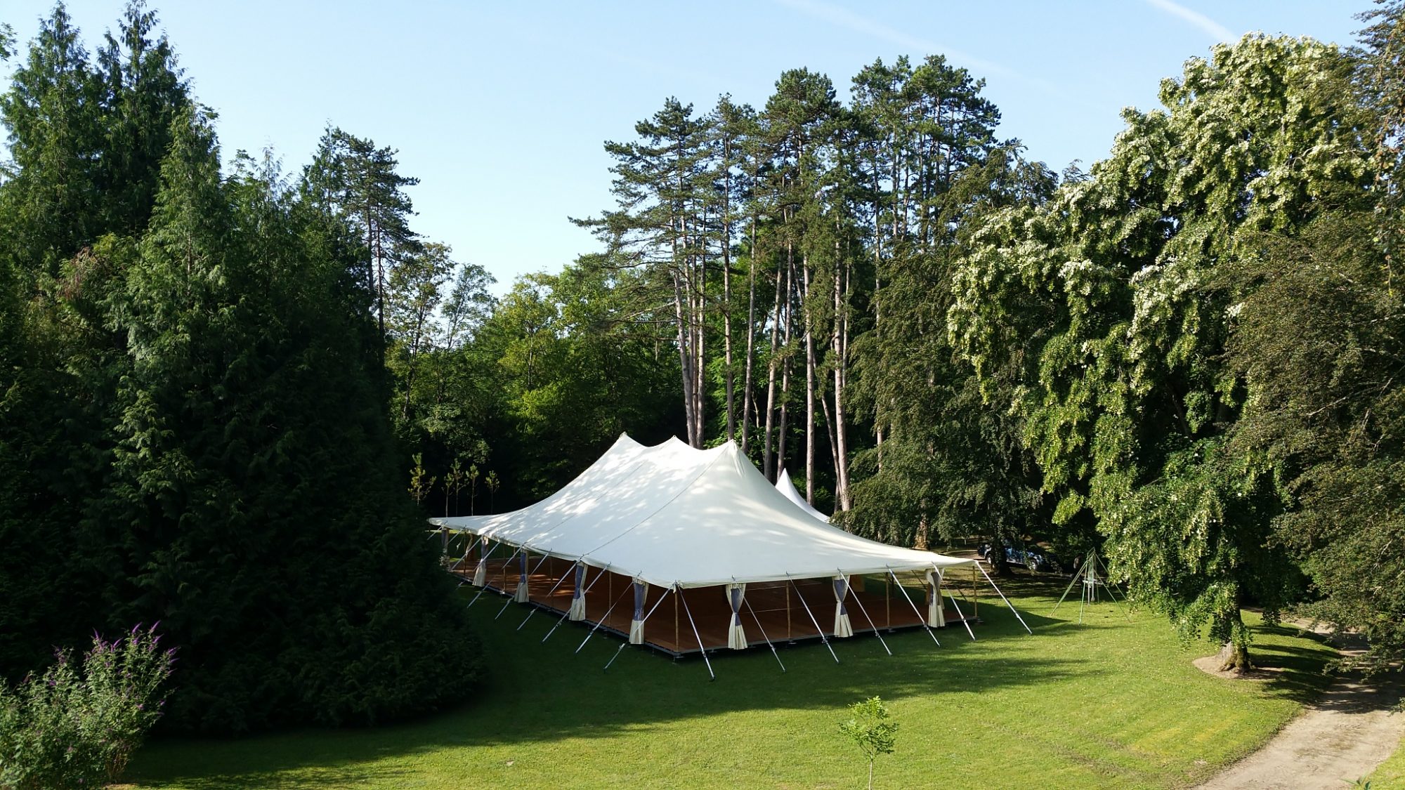location tente bambou mariage, à Dijon, Bourgogne-Franche-Comté